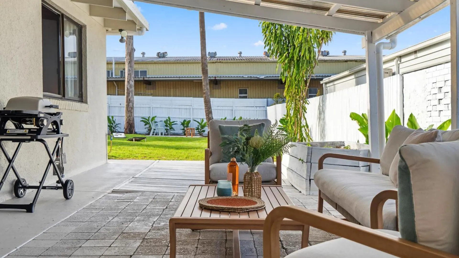 Coastal Comfort: Relax & Recharge In Maroochydore Holiday home
