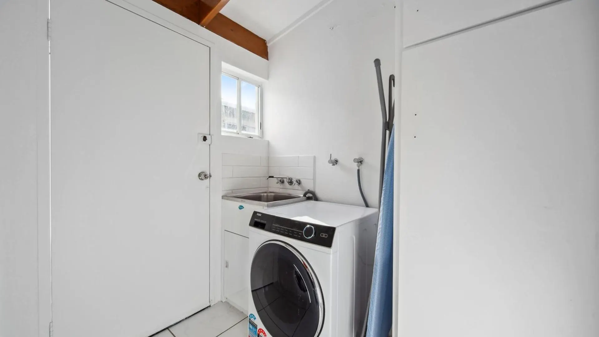 Coastal Comfort: Relax & Recharge In Maroochydore Australia