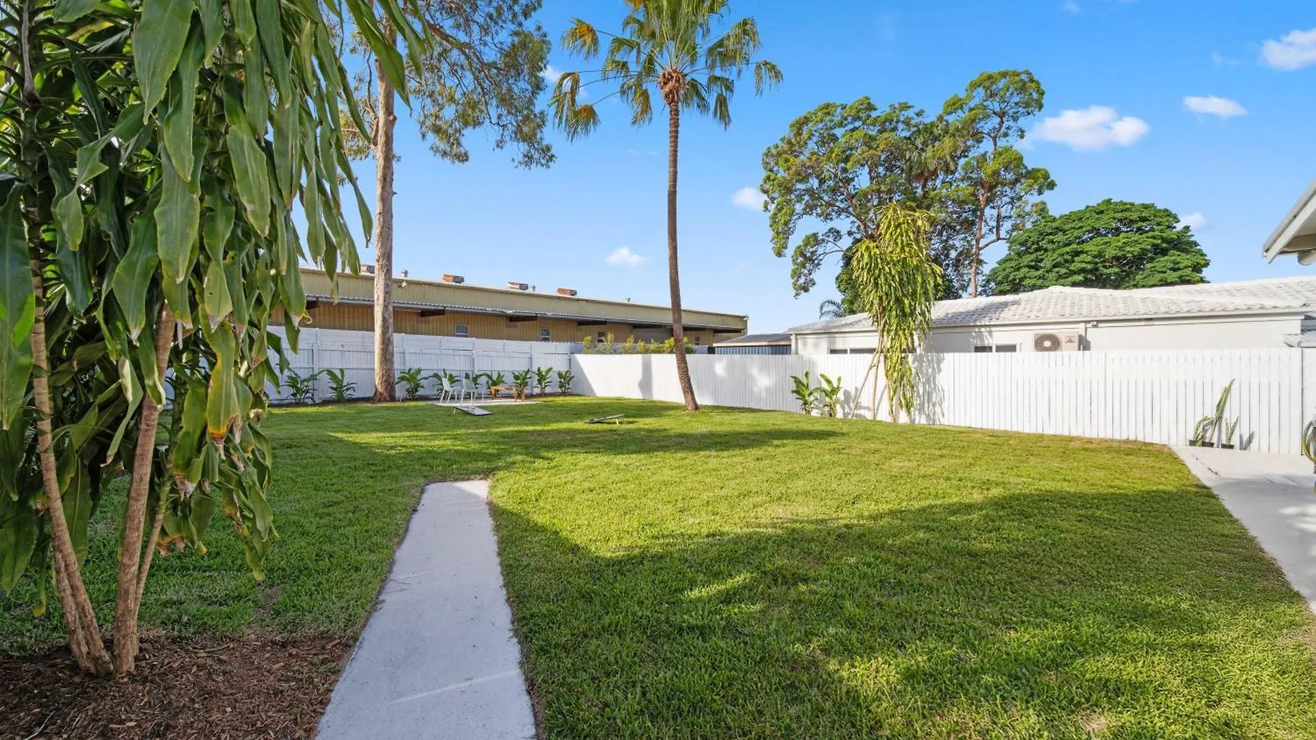 Coastal Comfort: Relax & Recharge In Maroochydore 0*,