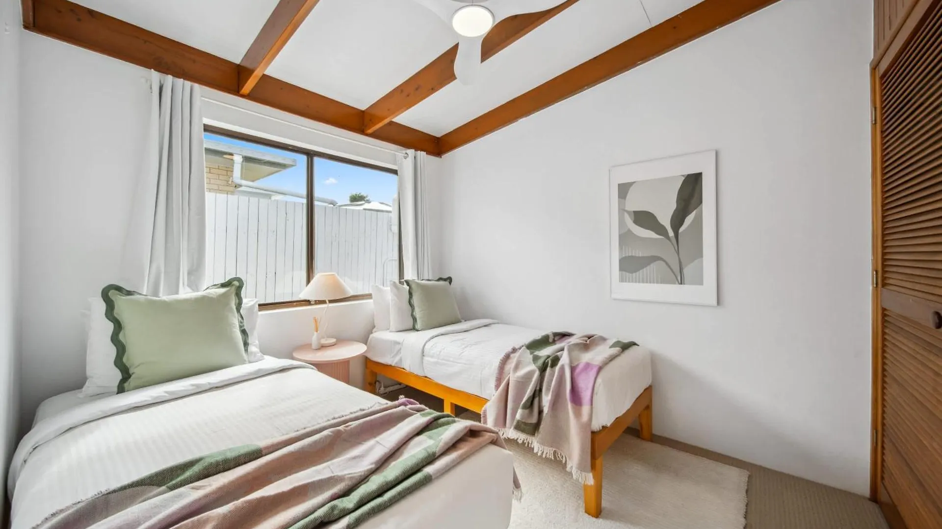 Coastal Comfort: Relax & Recharge In Maroochydore