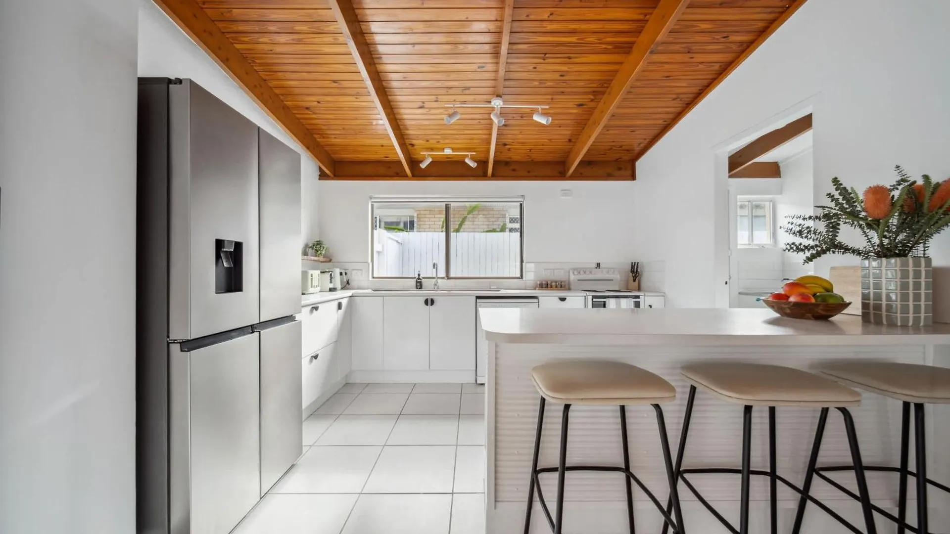 Coastal Comfort: Relax & Recharge In Maroochydore