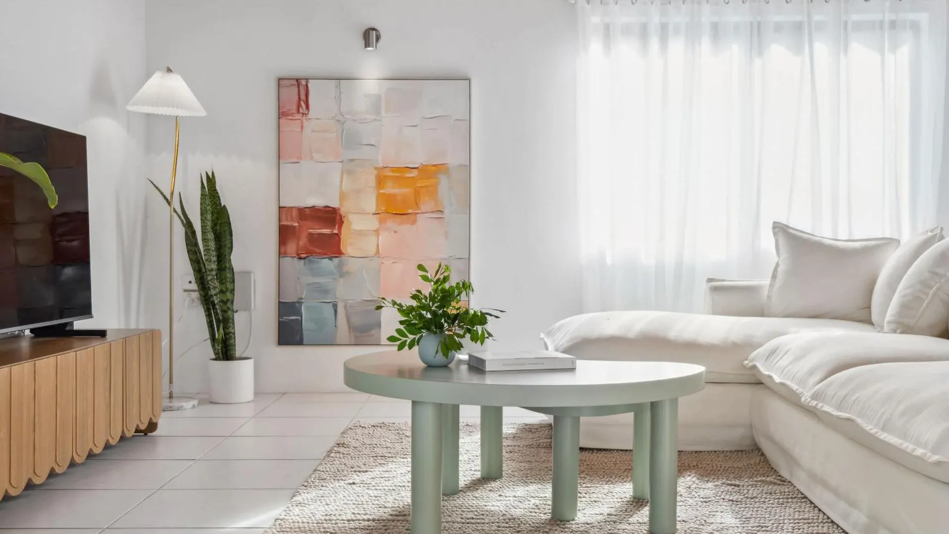 Coastal Comfort: Relax & Recharge In Maroochydore Holiday home