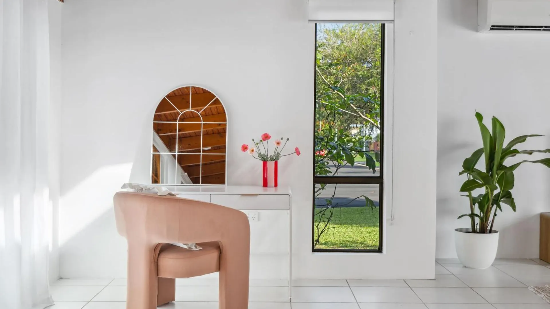 Coastal Comfort: Relax & Recharge In Maroochydore