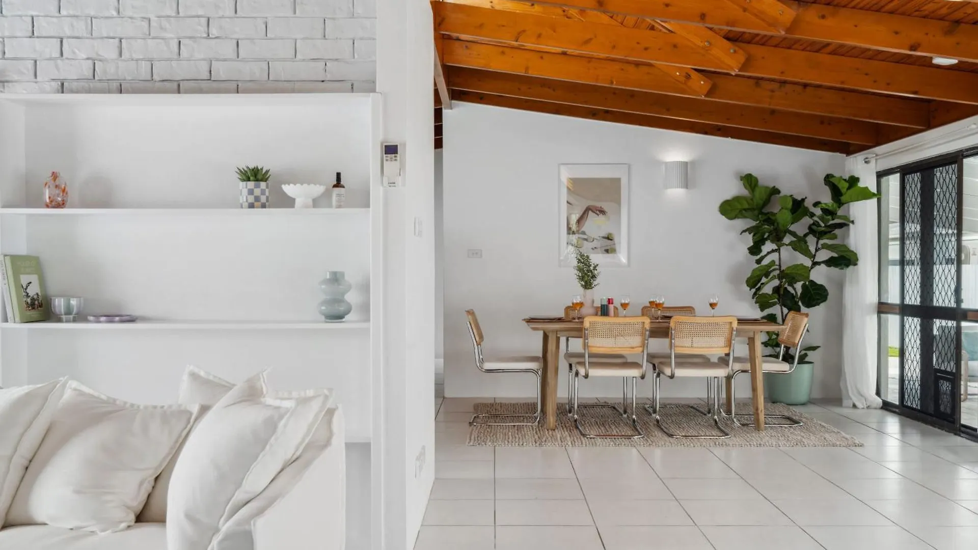 Coastal Comfort: Relax & Recharge In Maroochydore